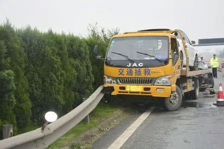 高速24小时救援拖车雅马高速-浙江省高速拖车免费-板牙拖车